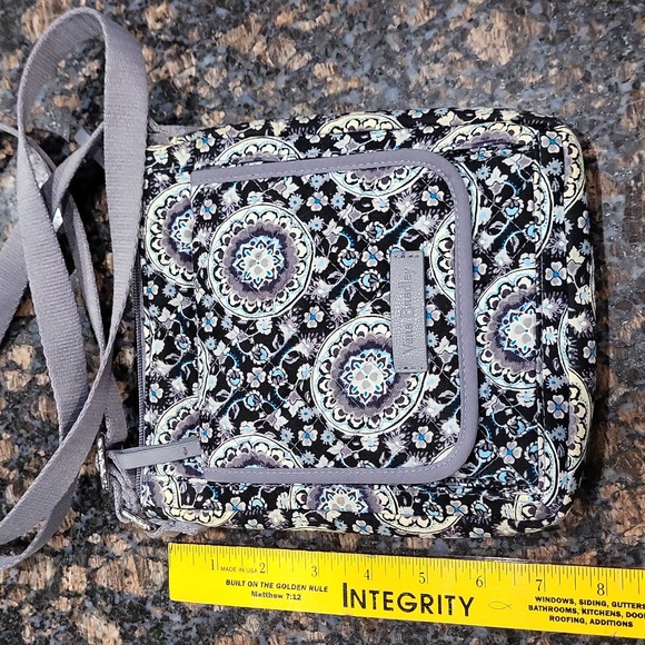 3 Vera Bradley Crossbody bags - Picture 2 of 10